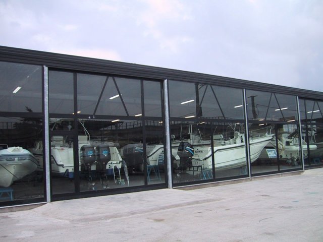 Show Room Italia Brokers & Charter Srl is a Robalo boat dealership located in Napoli, IN