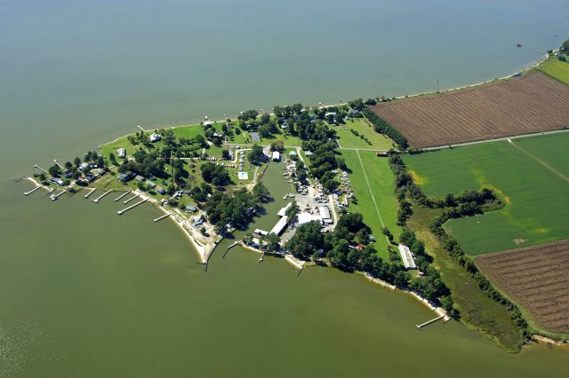 Whelans Marina And Camp Ground is a Robalo boat dealership located in Farnham, VA