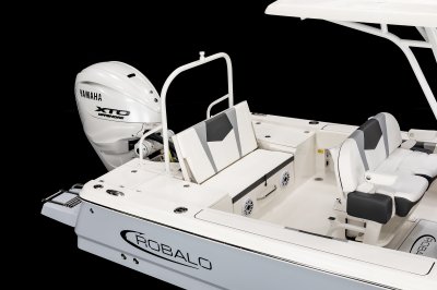 Robalo R266 Cayman Transom Seating