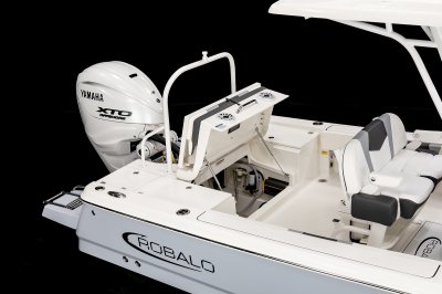 Robalo R266 Cayman Transom Utility Access