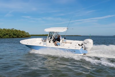 Robalo R266 Cayman Running