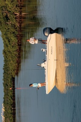 Overhead view of the  Robalo R160 