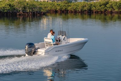 Robalo R160 Running