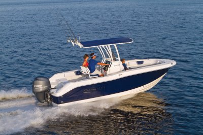 2025 R200 Running in Ocean Starboard View