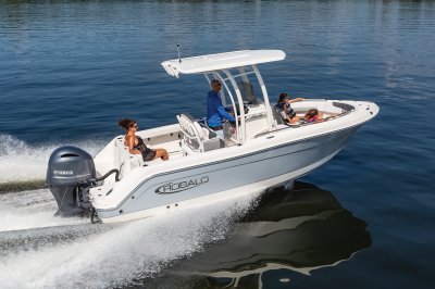 Robalo R222EX Running Starboard View
