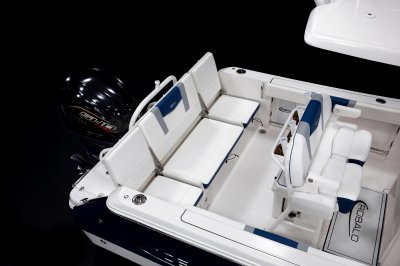 2027 R232 EX Transom Seating