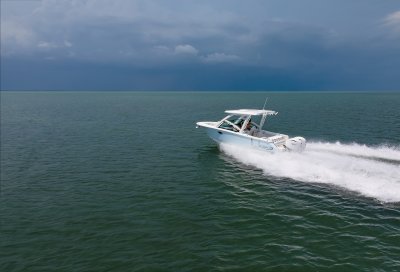 2025 R257 Running in Ocean Wide Angle