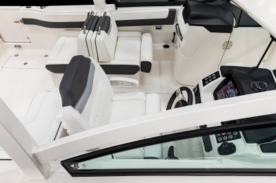 2027 R277 Helm Seating