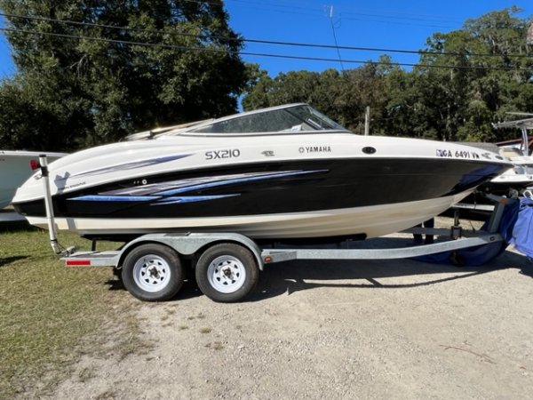 Pre-Owned 2007  powered Power Boat for sale