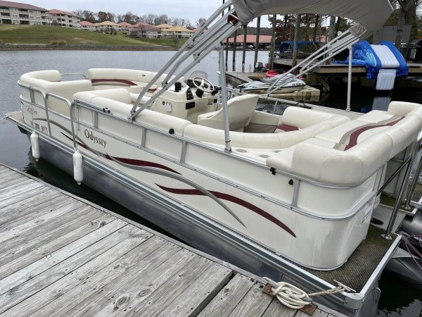 1998 Stingray Mercrusier for sale at Magnum Boating Inc. a Certified Used  Boat Dealership in Moneta, VA