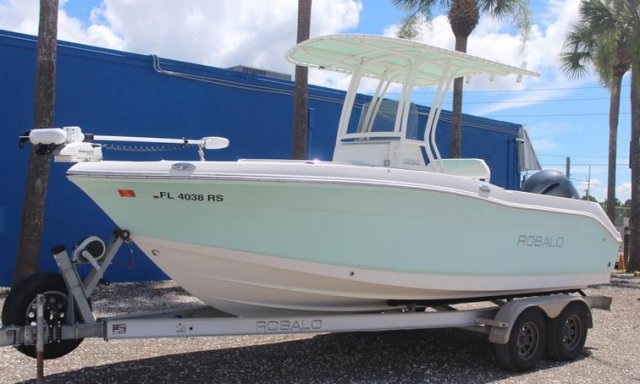 Pre-Owned 2018 Robalo Power Boat for sale