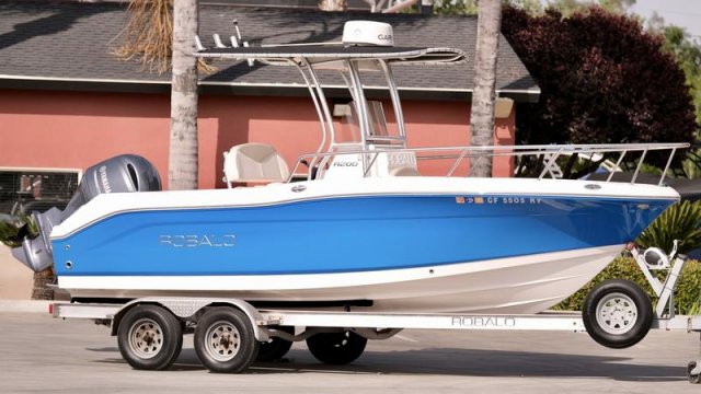 Pre-Owned 2018 Robalo R242 Center Console Power Boat for sale